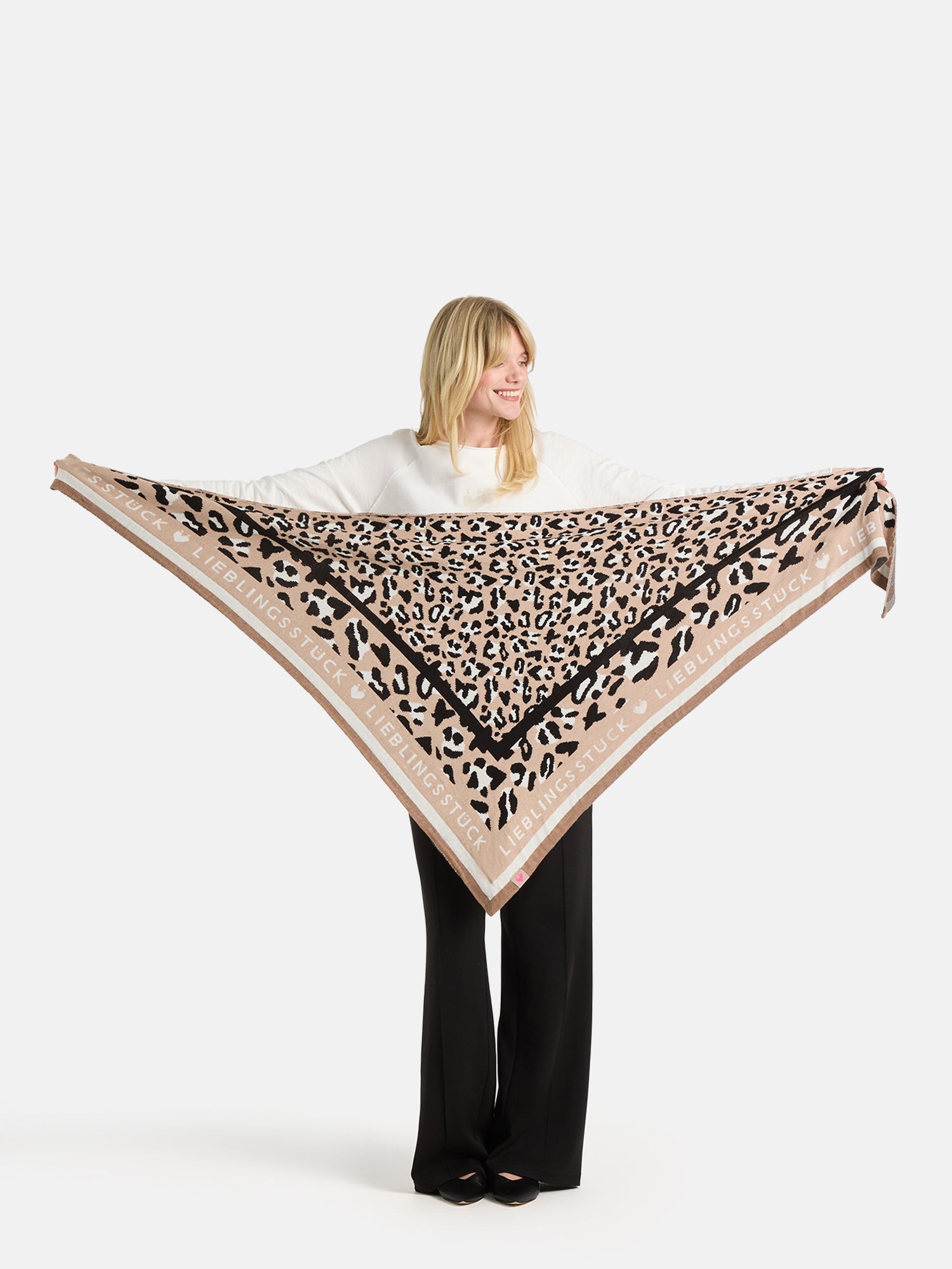 Lieblingsstück Leo Love Dreieckstuch beige Baumwollmix