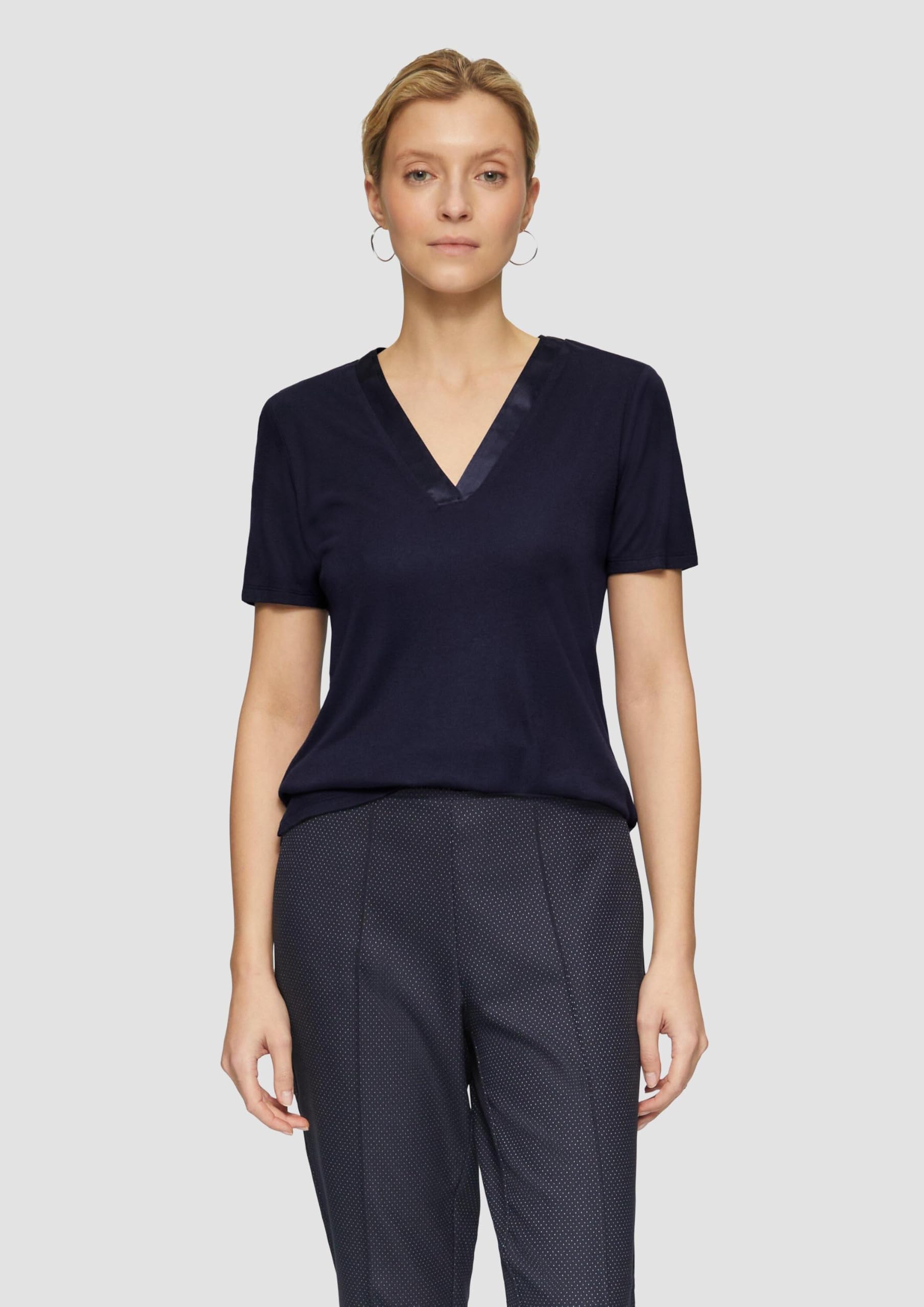s.Oliver Black Label T-Shirt mit Satinausschnitt aus Viskose