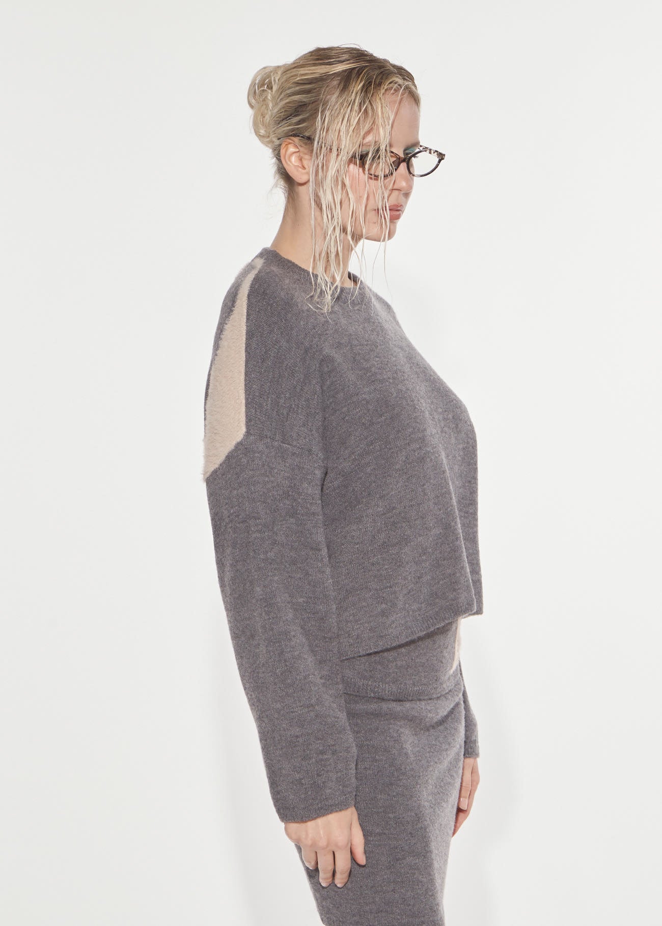 Denny Rose Logo Jacquard Pullover Grey-Beige Cropped