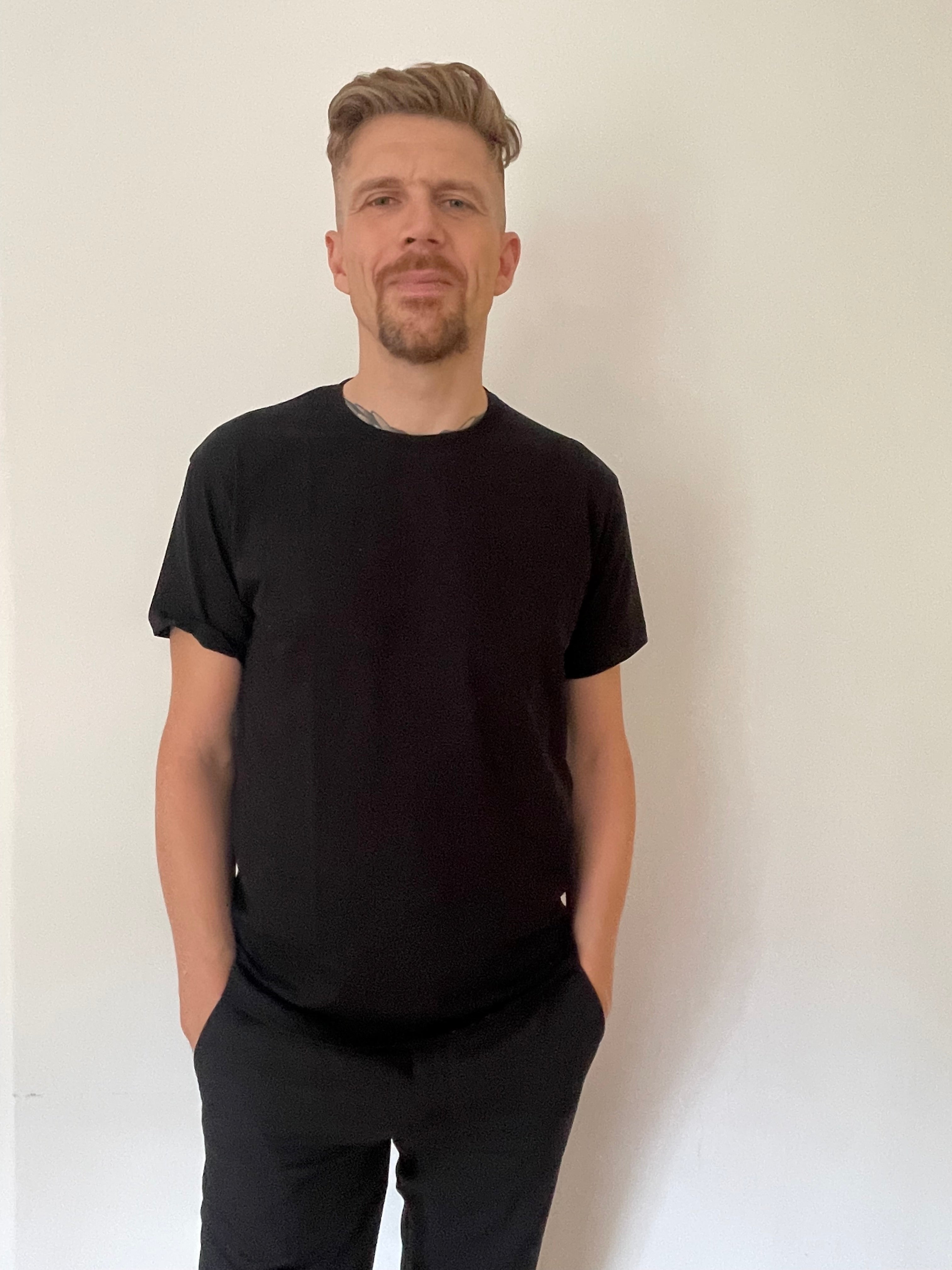 dna merch FAIR+ T-Shirt Unisex Schwarz aus Biobaumwolle