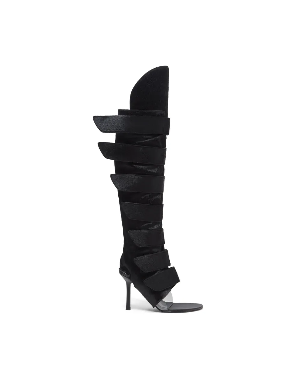 Mowalola Lola Strap Boots Stiefelcover schwarz Ponyhaar
