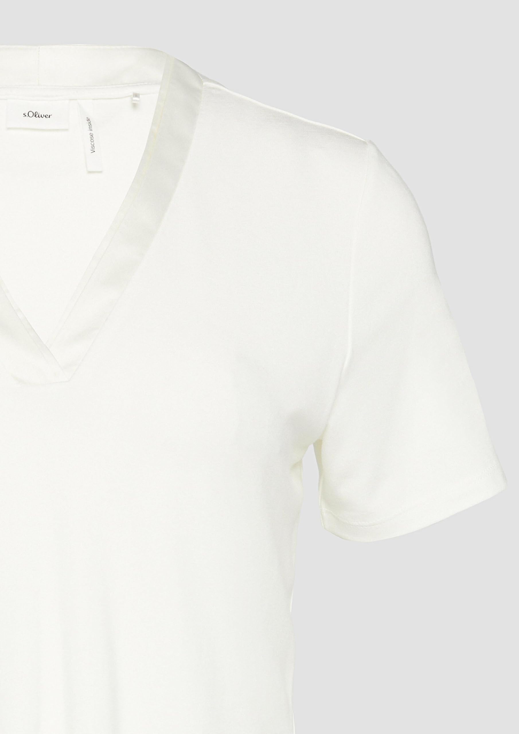 s.Oliver Black Label T-Shirt mit Satinausschnitt aus Viskose
