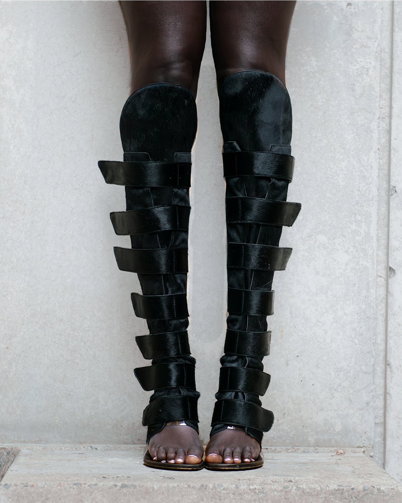 Mowalola Lola Strap Stiefel Cover 1 schwarz Pony