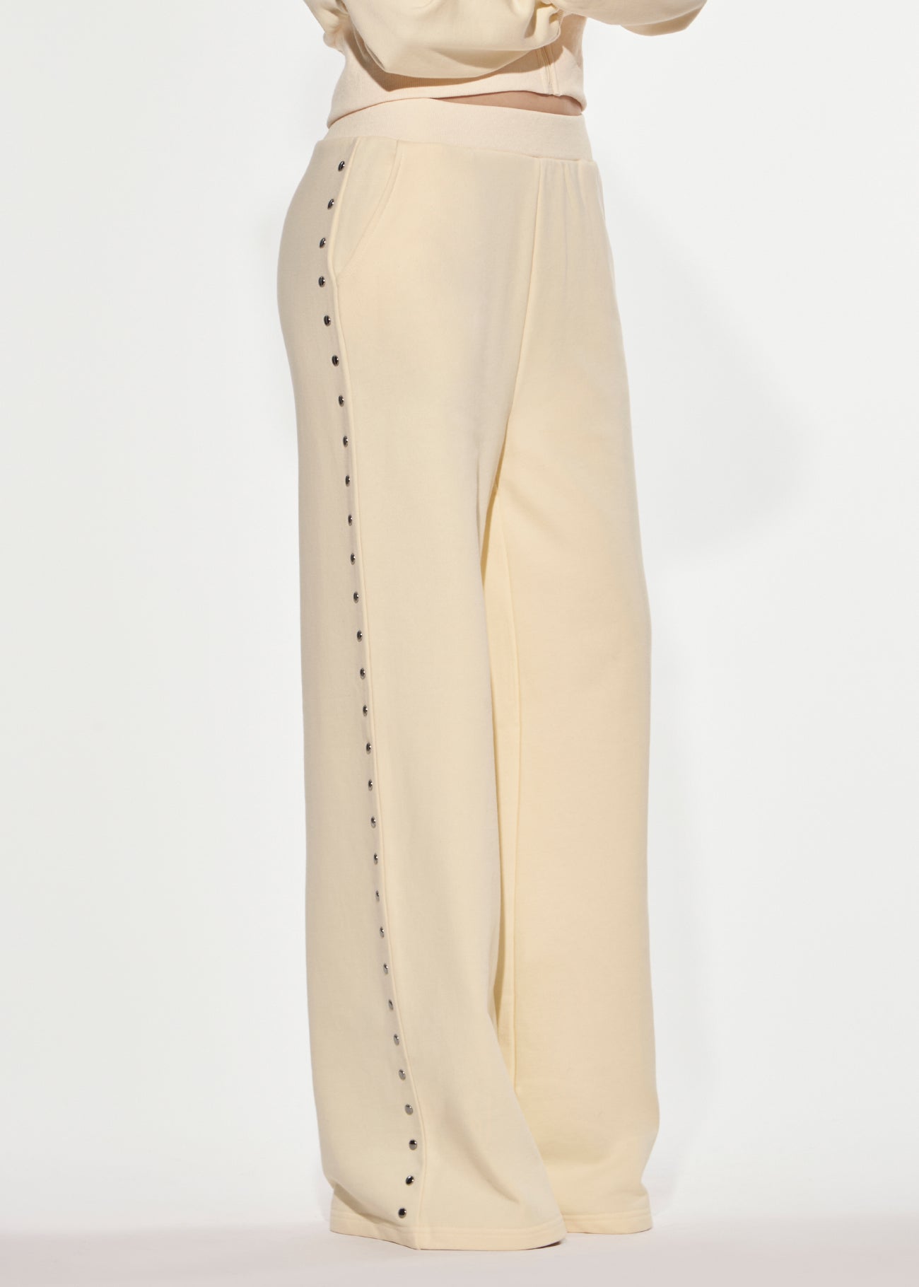 Denny Rose Sweathose Butter Yellow wide fit mit Nieten