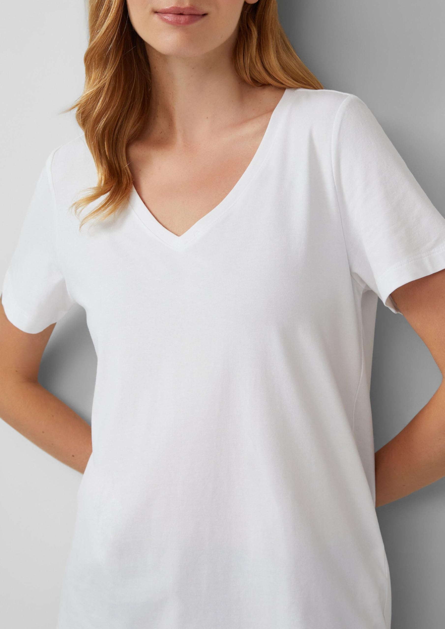 s.Oliver RED LABEL T-Shirt mit V-Ausschnitt aus Baumwolle