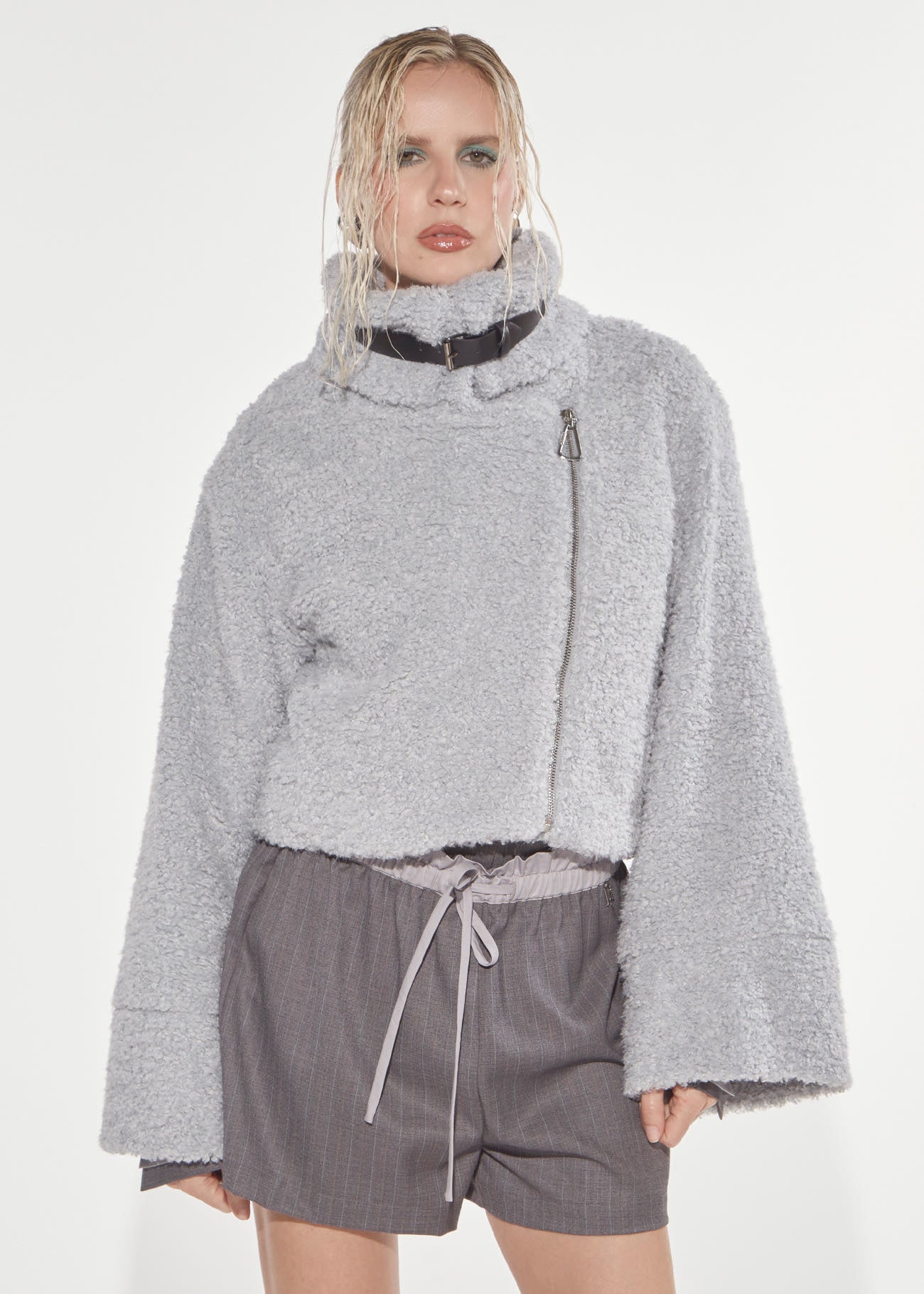 Denny Rose Teddyjacke Ice Blue cropped aus Plüsch