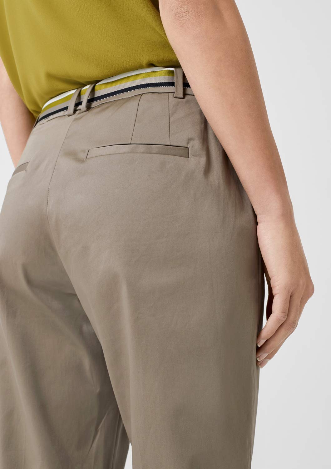 s.Oliver Black Label Rita Comfort Satinhose khaki Gr.42